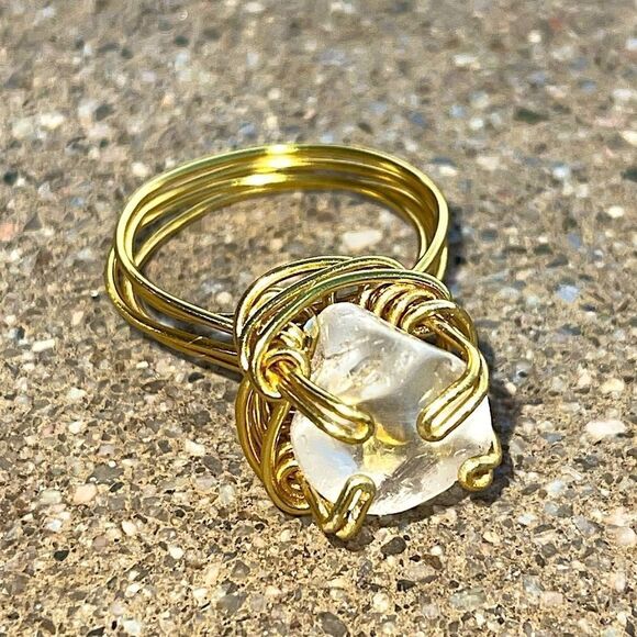 CLEAR QUARTZ WIREWRAPPED GEMSTONE CHUNKY RING - Picture 1 of 5